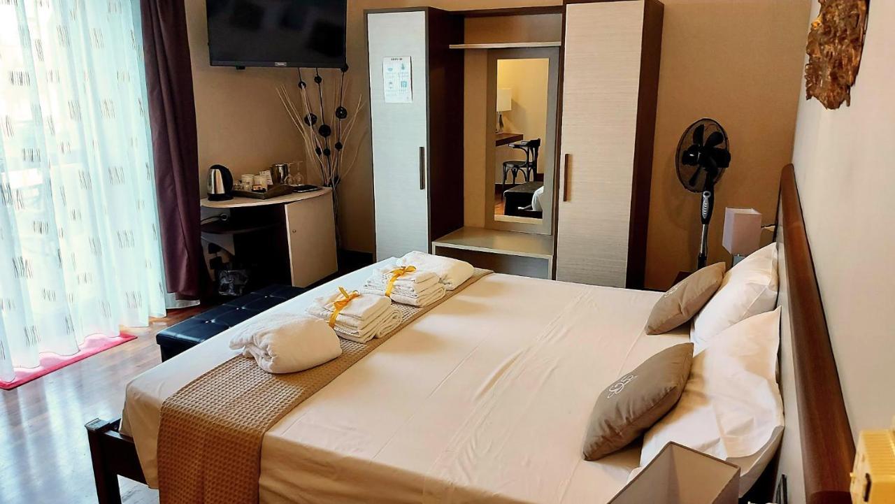 Bed and Breakfast Attico Barocco Lecce Exterior foto
